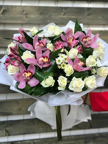 Букет цветов из: Розы и Хризантемы в Белореченске