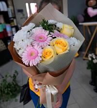 Букет цветов из:  Герберы, Розы и Хризантемы в Белореченске