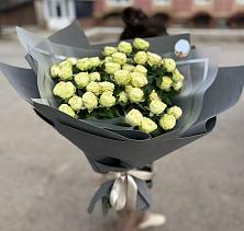 Букет Белые кустовые розы Солинеро в Белореченске